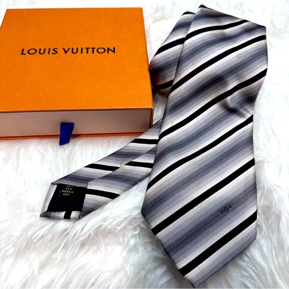 Authentic Louis Vuitton Tie - Picture 4 of 11